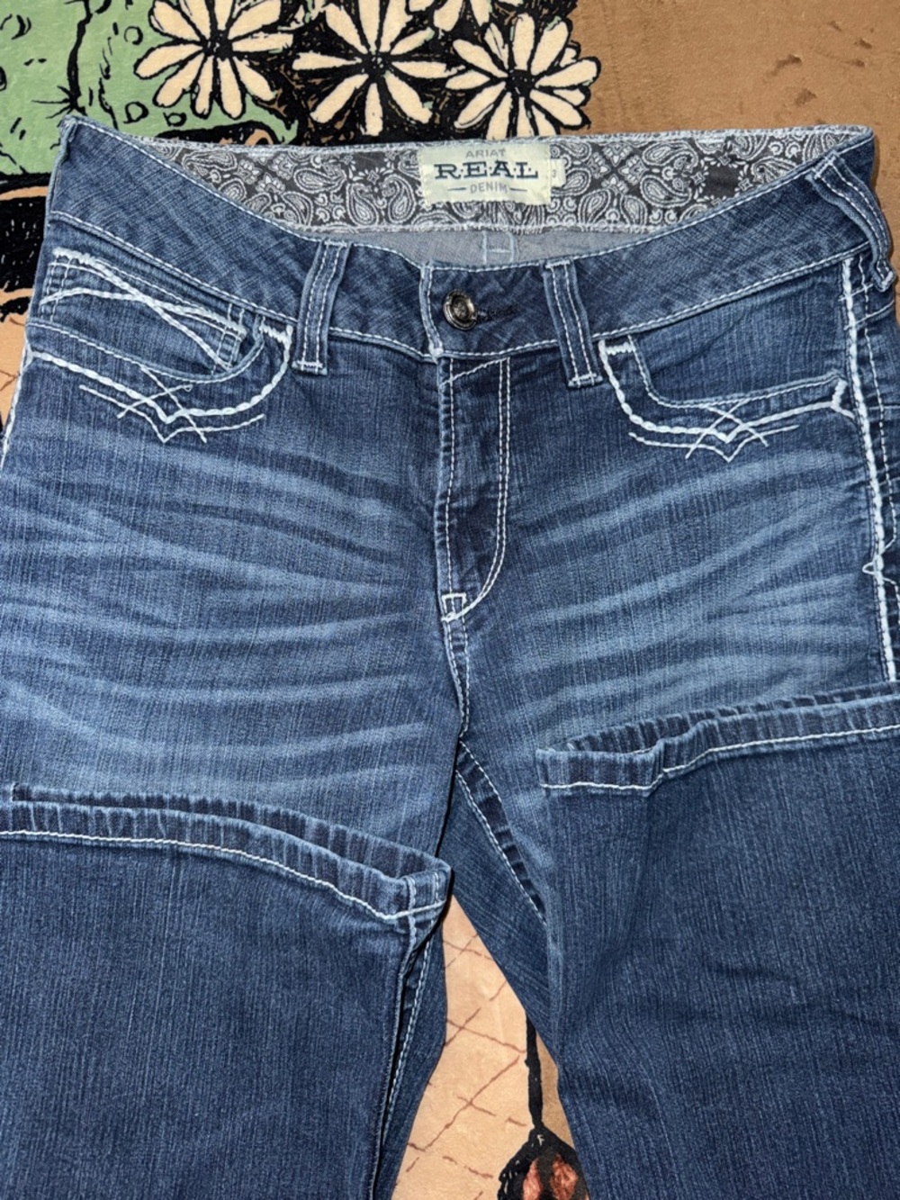 EUC Ariat Blue Flare Jeans with White Stitching 31XL - Picture 6 of 8